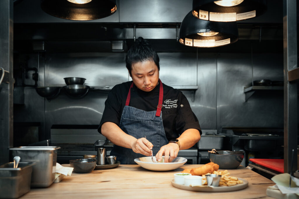 Mother's Day Special! Notch8 Executive Chef, Danai Hongwanishkul shares his mom's special recipe for spring rolls.